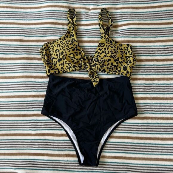 NWOT Medium One Piece Leopard Print Bathing Suit Swimsuit - Picture 1 of 6
